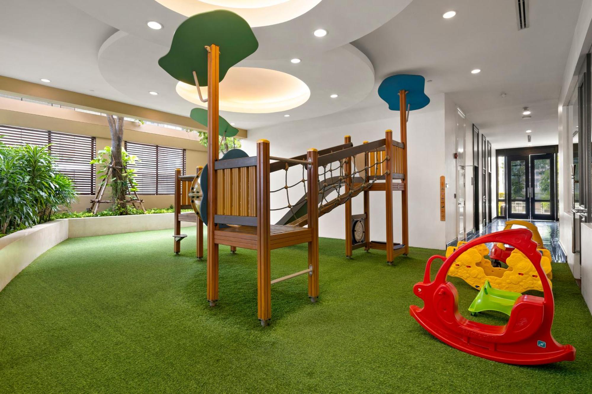 Grande Centre Point Hotel Ratchadamri Bangkok Exterior foto The Children's Playroom